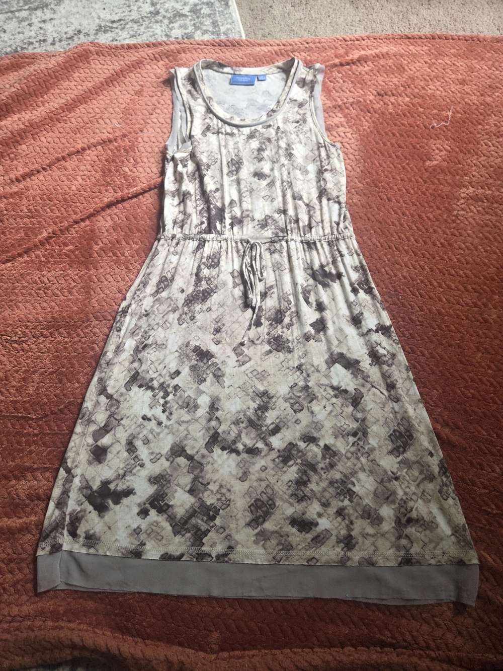 Size Small Vera Wang Sleeveless Midi Dress in Taupe and Gray Abstract Print